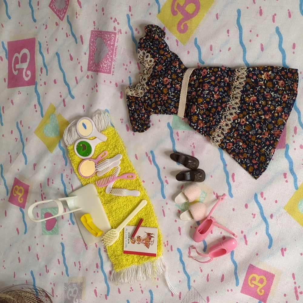 Sindy Dress And Accessories Lot
